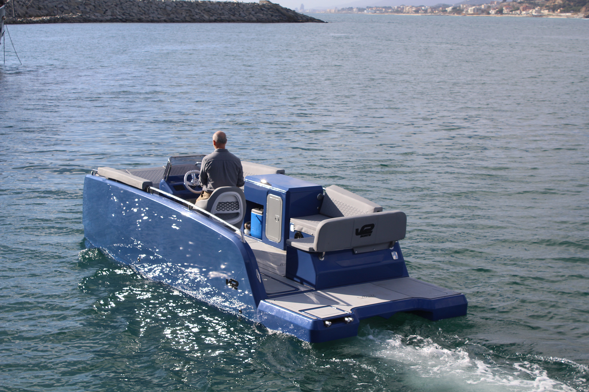 3D Printing Sets Sail in Nautics: V2 Group and Caracol Create the First Functional Large-Format 3D Printed Monolithic Boat